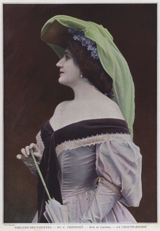 Mademoiselle Thevenet mint Caroline a La Chauve-Sourisban (színes fotó) alkotó: Reutlinger Studio