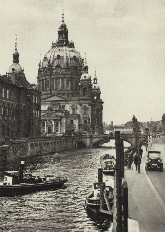 Berlin: Dom; Cathedral (b/w photo) alkotó: Sasha Stone